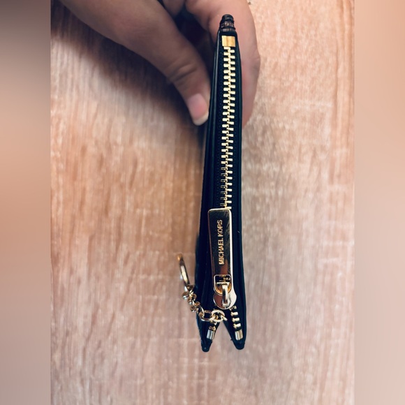 Michael Kors LIMITED EDITION TAXI CARDHOLDER - Picture 3 of 4